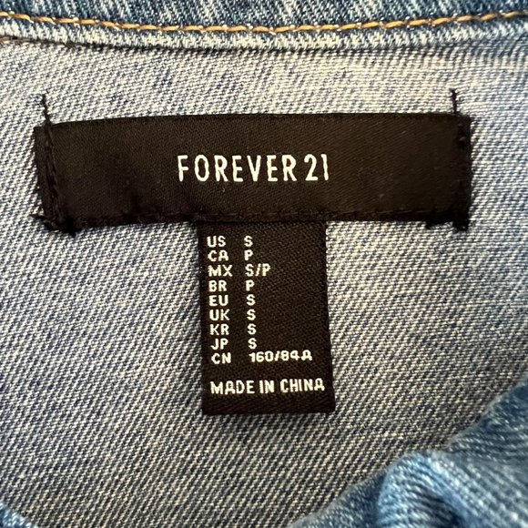 FOREVER 21 WOMAN'S DISTRESSED‎ JEAN JACKET SIZE S - Picture 7 of 8